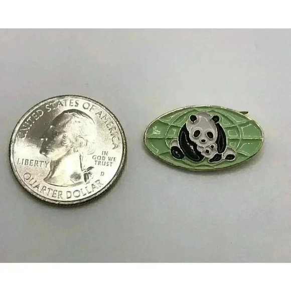 Very Rare Vintage Cloisonne Panda World Pin Badge Chinese Japanese Mama with Cub - Picture 6 of 9